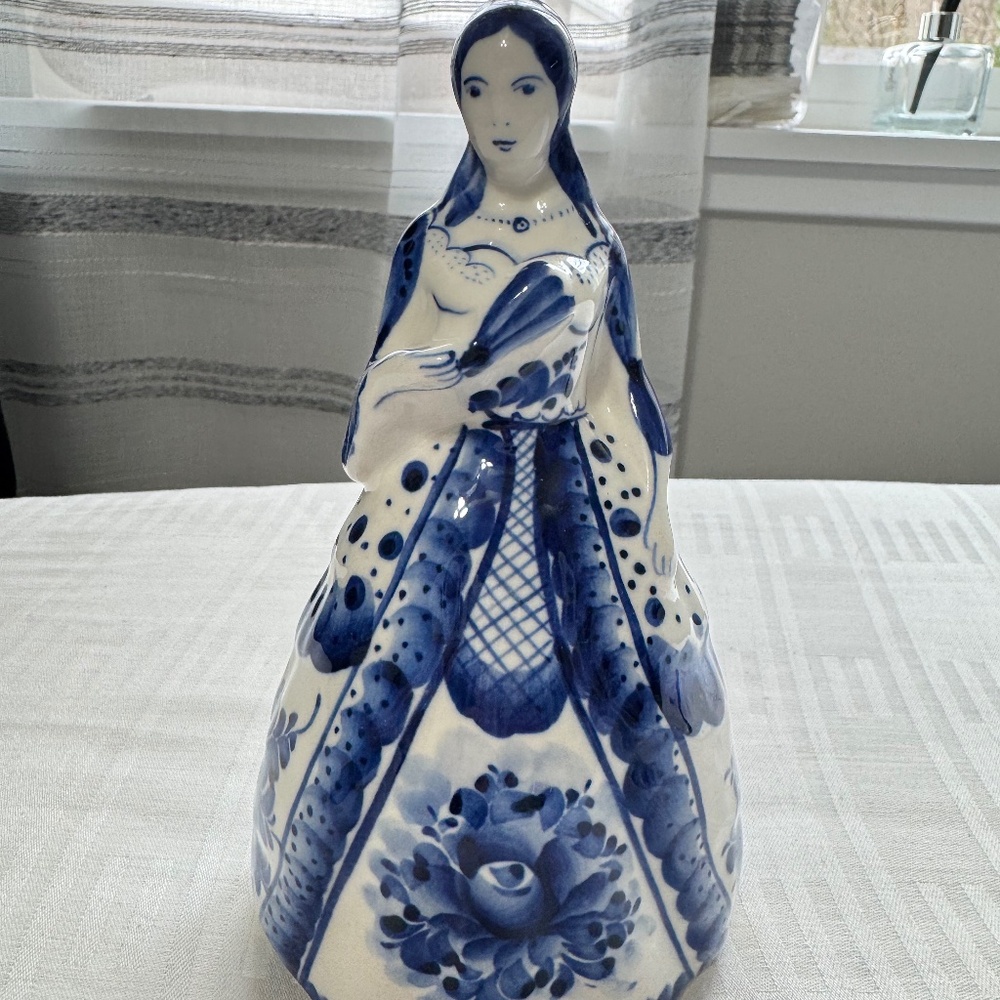 Russian Gzhel, Lady with a Fan